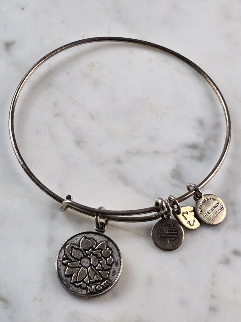 Womens Vintage Estate Alex & Ani "Mom" Charm Bracelet  E4095